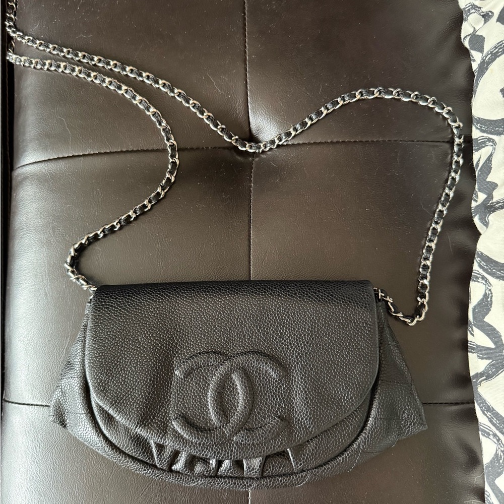 CHANEL Black Leather Crossbody Bag with Chain Strap